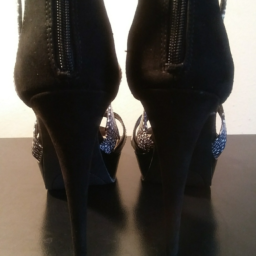 Black/White Guess heels size 10M - Picture 2 of 7